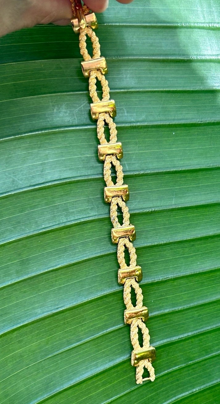 Vintage crown Trifari gold tone brutalist mid century link bracelet 7”