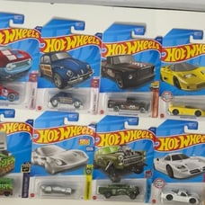 22 Hot Wheels Collection