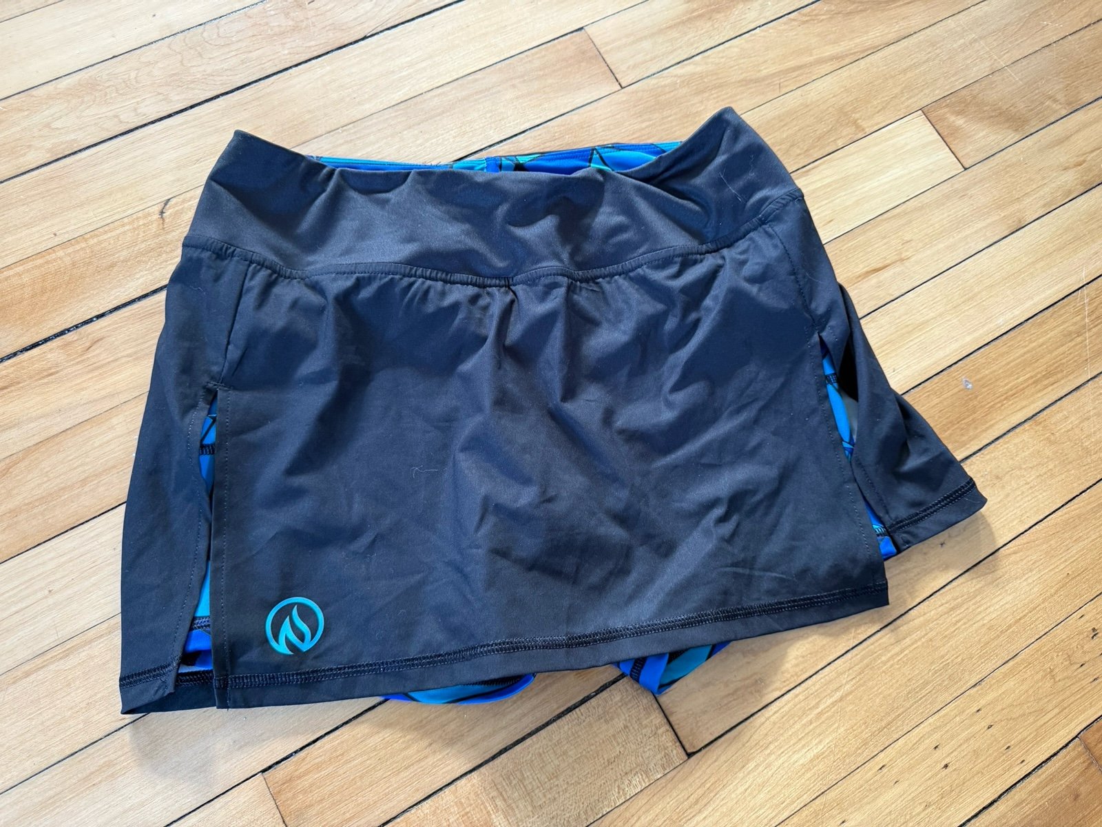 Ink burn skort black with blue patterned shorts