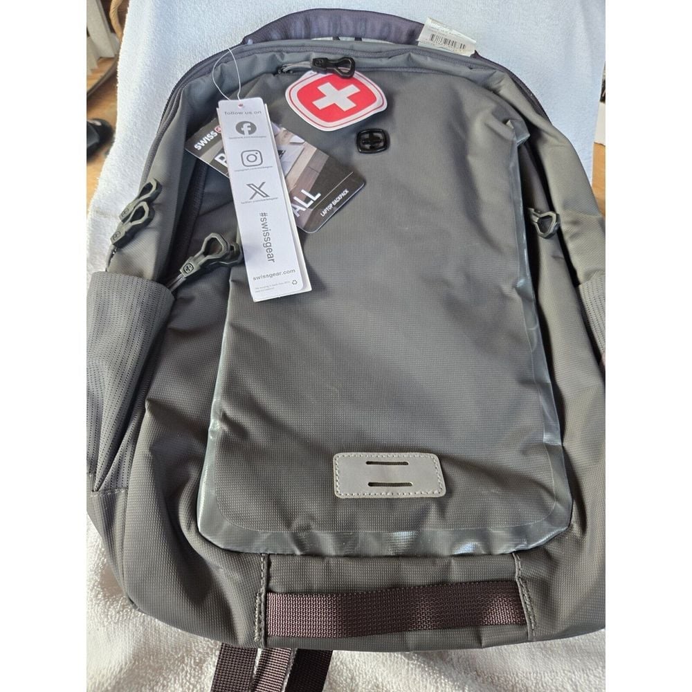 Swissgear 18.5 Laptop Backpack Dark Gray Electronics Bag New With Tags