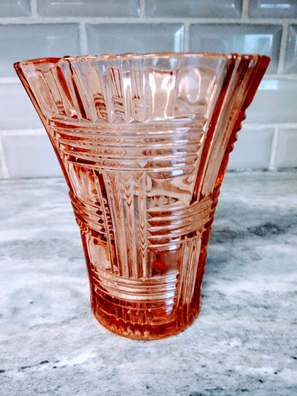 VINTAGE GREAT DEPRESSION ANCHOR HOCKING VASE