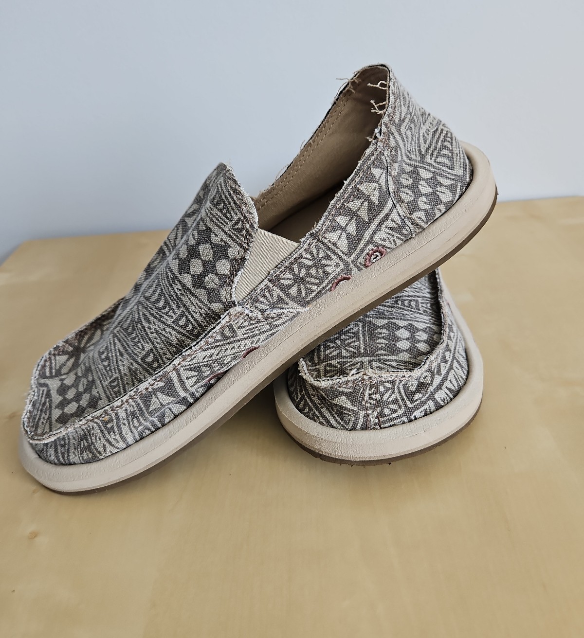 Sanuk canvas textile summer shoes for men