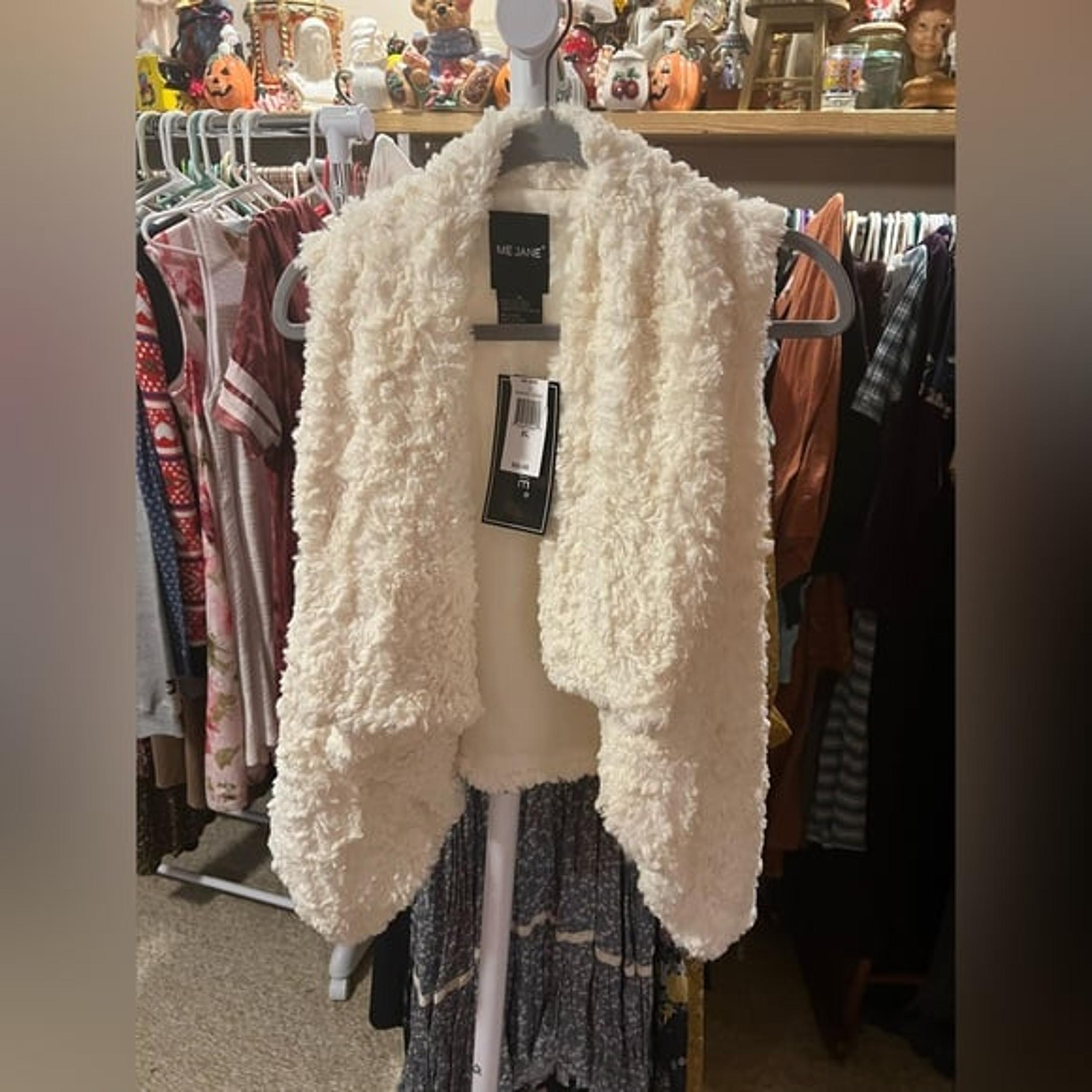 ME JANE XL IVORY SHRUG VEST NWT 50.00