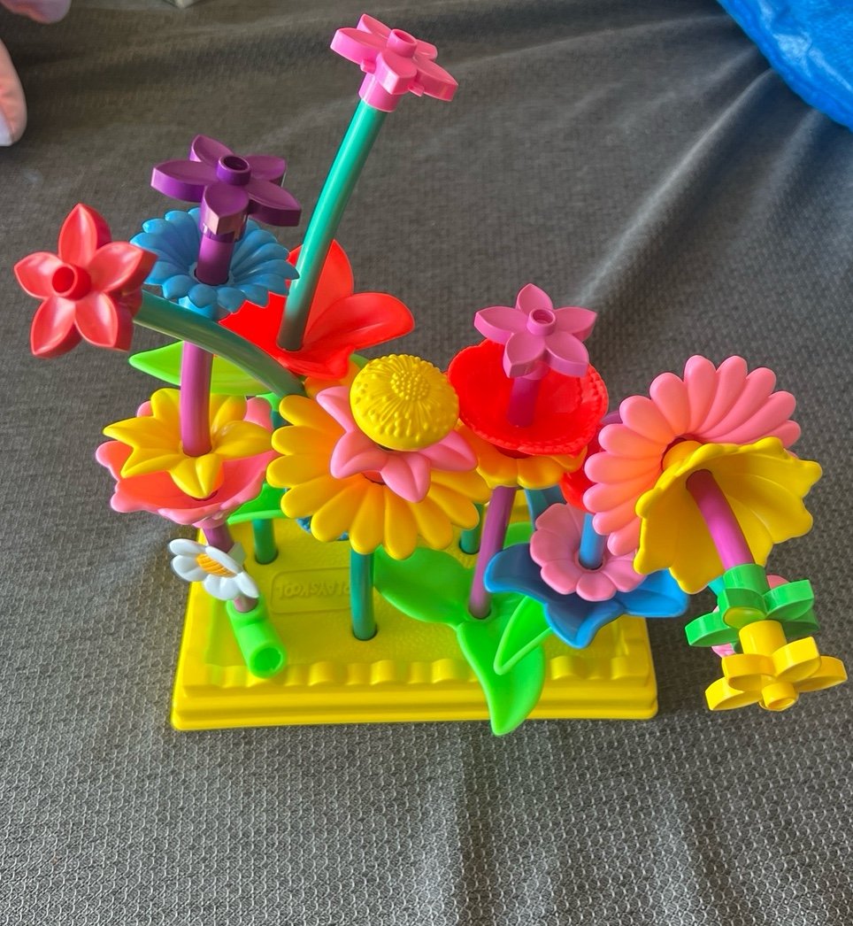 Vintage 1992 Playskool Flower Bouquet With Yellow Base