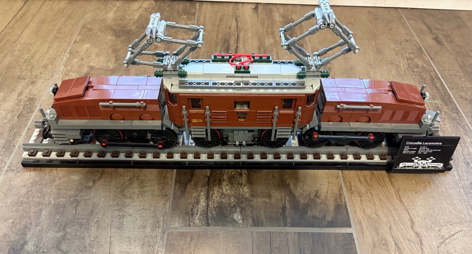 LEGO Creator Expert: Crocodile Locomotive (10277)