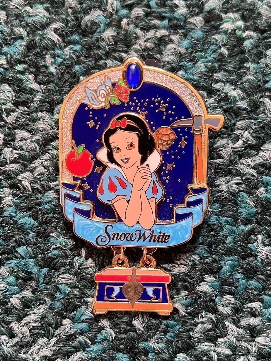 DISNEY PIN SNOW WHITE PRINCESS 3D DANGLE ROSE BLUE JEWEL GEM COLLECTION SERIES