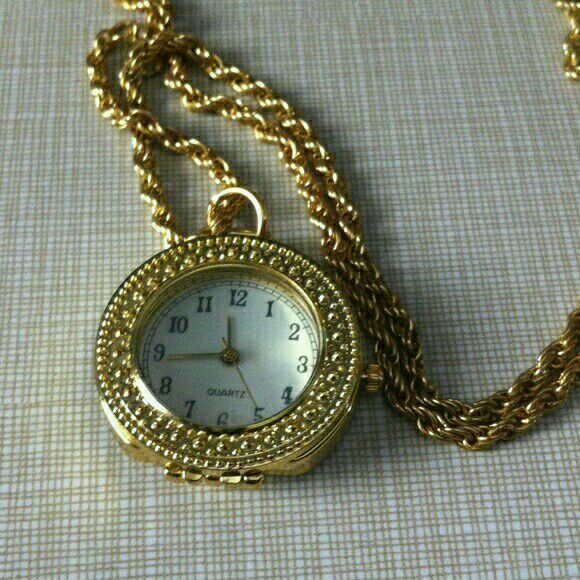 Quartz Watch Locket L 30
