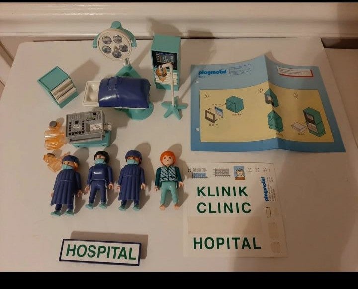 Playmobil Vintage 3981 hospital pieces