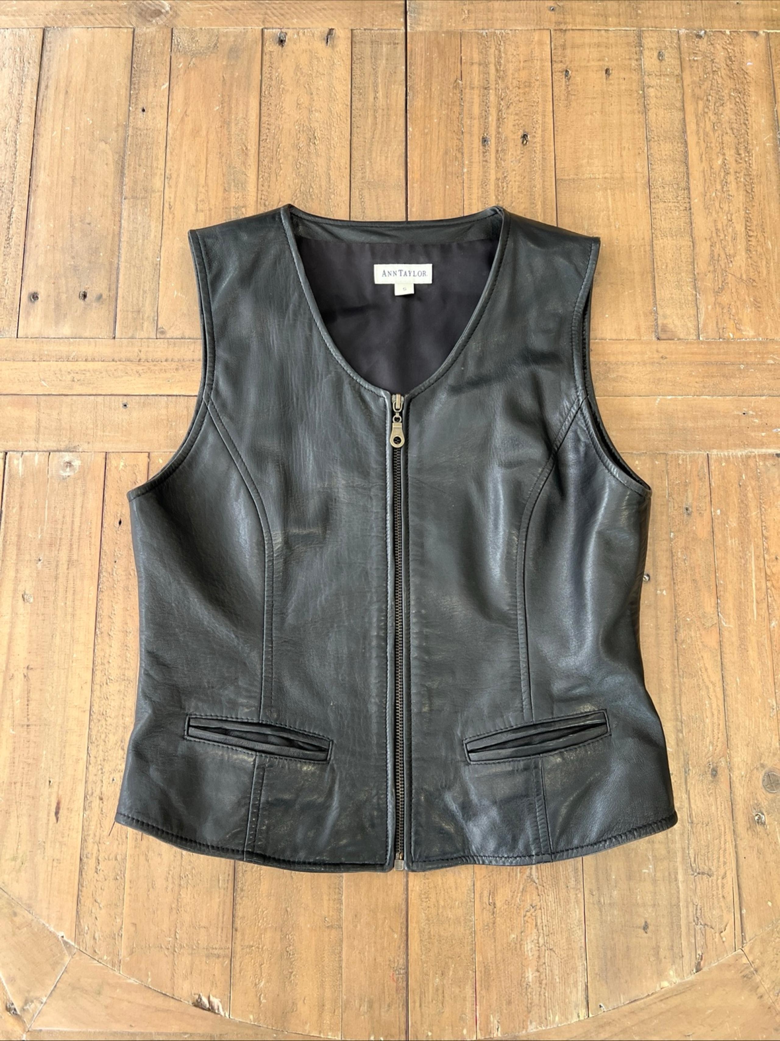 Ann Taylor USA vintage 1990’s fitted black leather zip front vest women’s small
