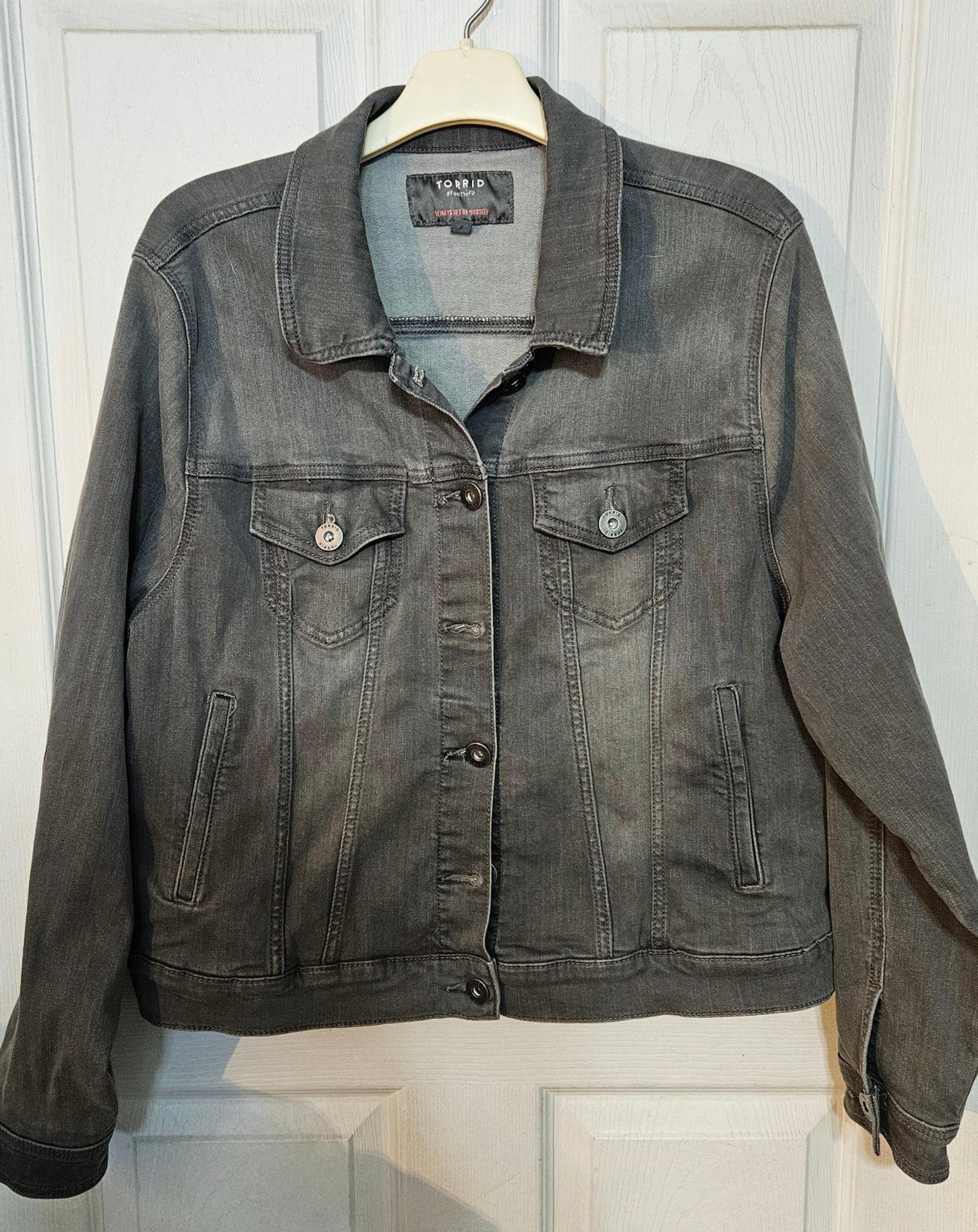 Womens TORRID Denim Trucker Jean Jacket Stretch Size 1, 14/16, 1X/XL Grey Gray