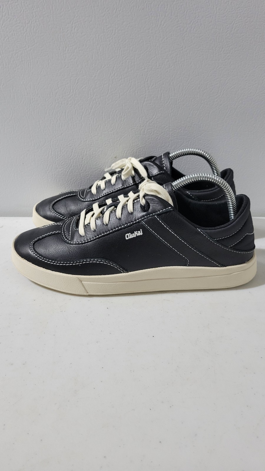 Olukai Ha'upu Womens Everyday Sneaker Classic Lace Up design Black Size 9