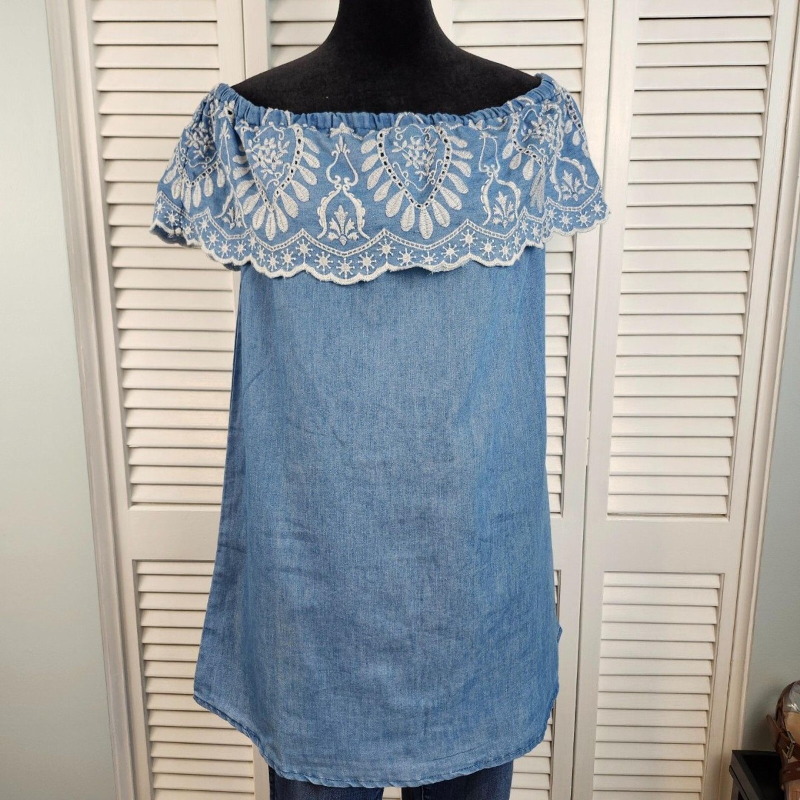 Embroidered Chambray Top Off Shoulder Medium Haute Monde NWT