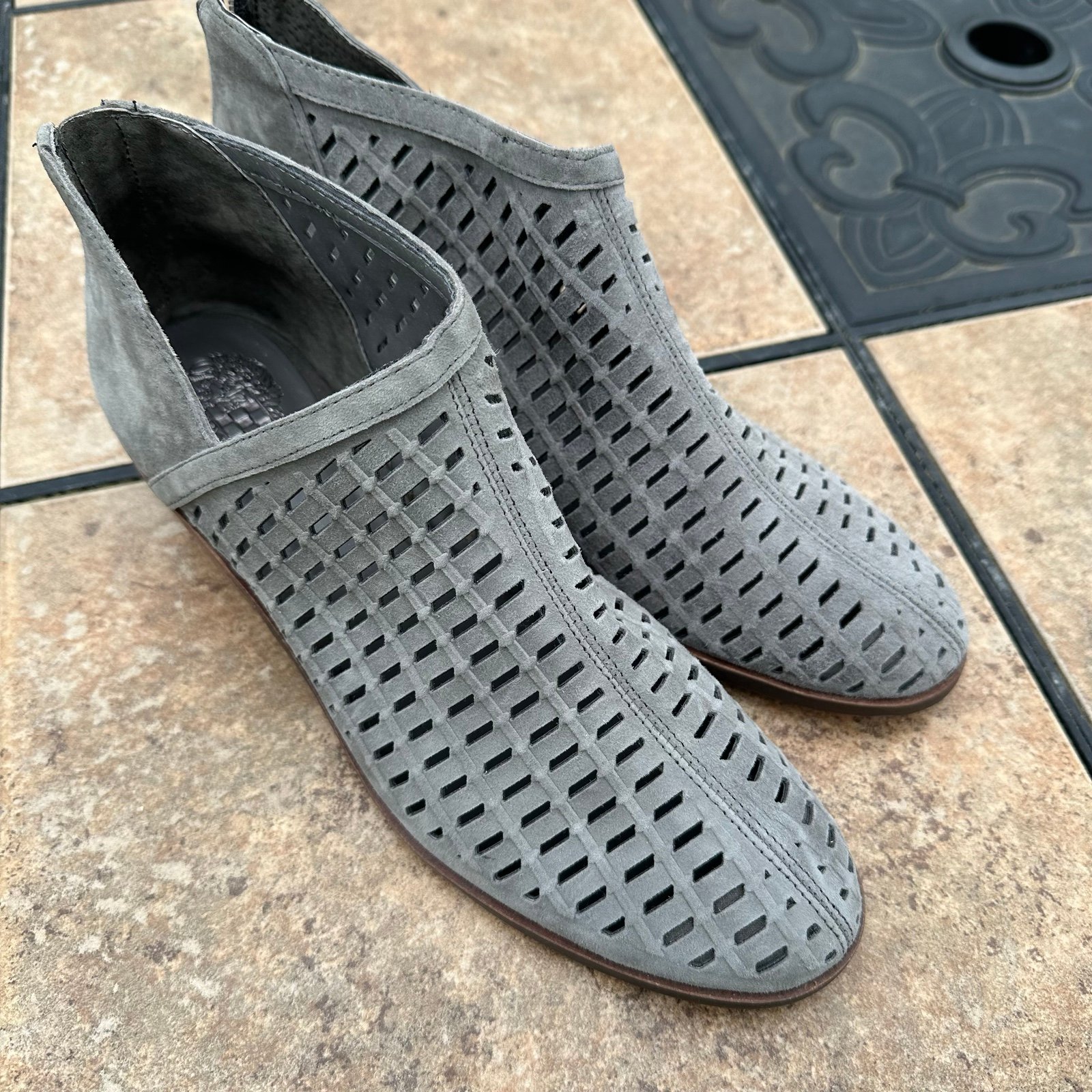 Vince Camuto Pekkan Booties NWOT