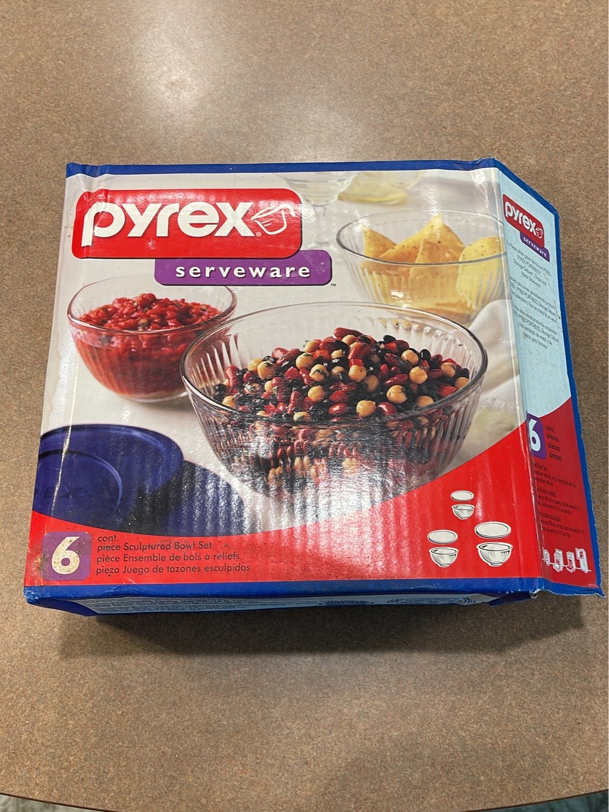 Pyrex Set of Three Bowls with Lids in Box