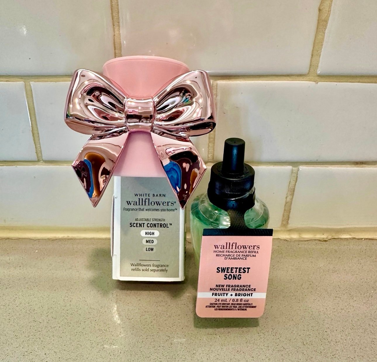 BBW Pink Bow Wallflower with Scent Control Option + Sweetest Song Refill