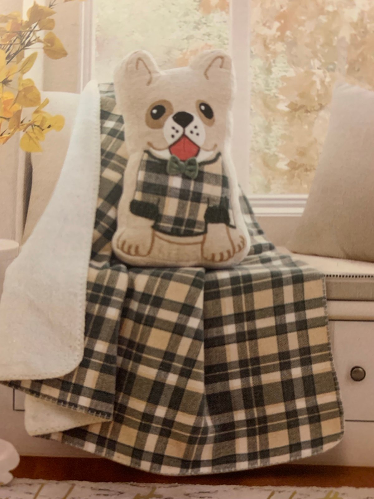 ENVOGUE Pillow and Throw set NEW