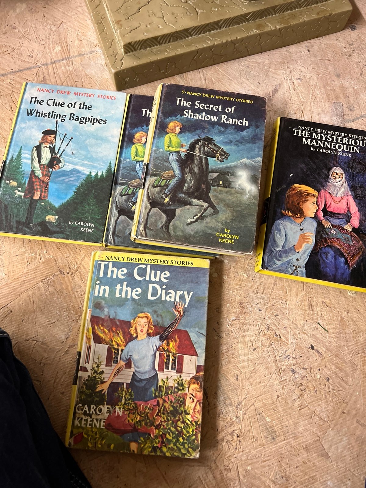 VINTAGE NANCY DREW BOOKS (5)