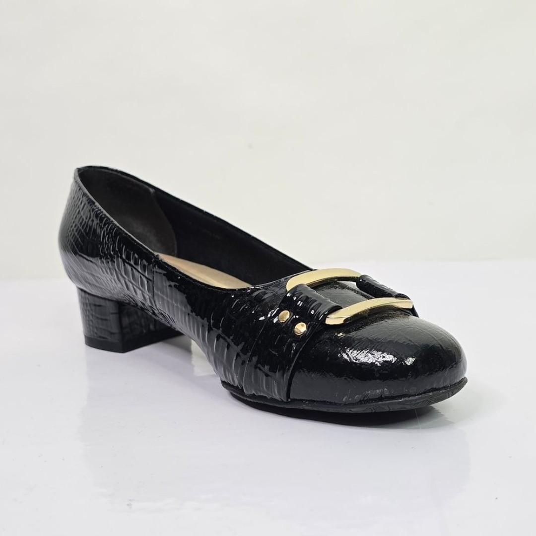 Trotter Black Patent Leather Court Pump
