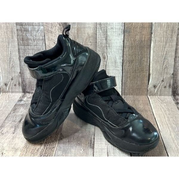 Nike Air Jordan CN8095-005 Max Aura 2 Triple Black Basketball Sneakers Youth 3Y
