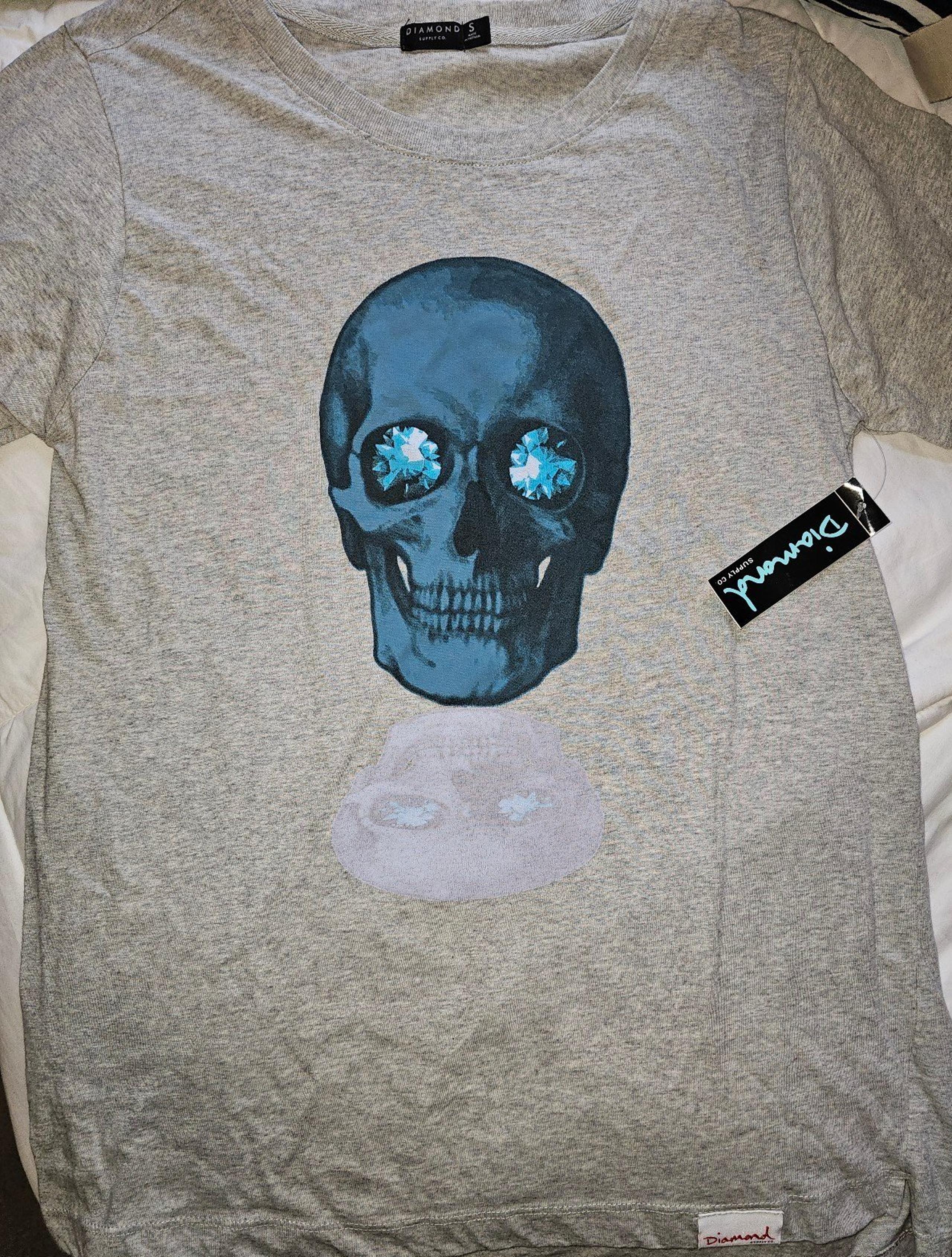 NWT Small Skull Graphic Shirt
