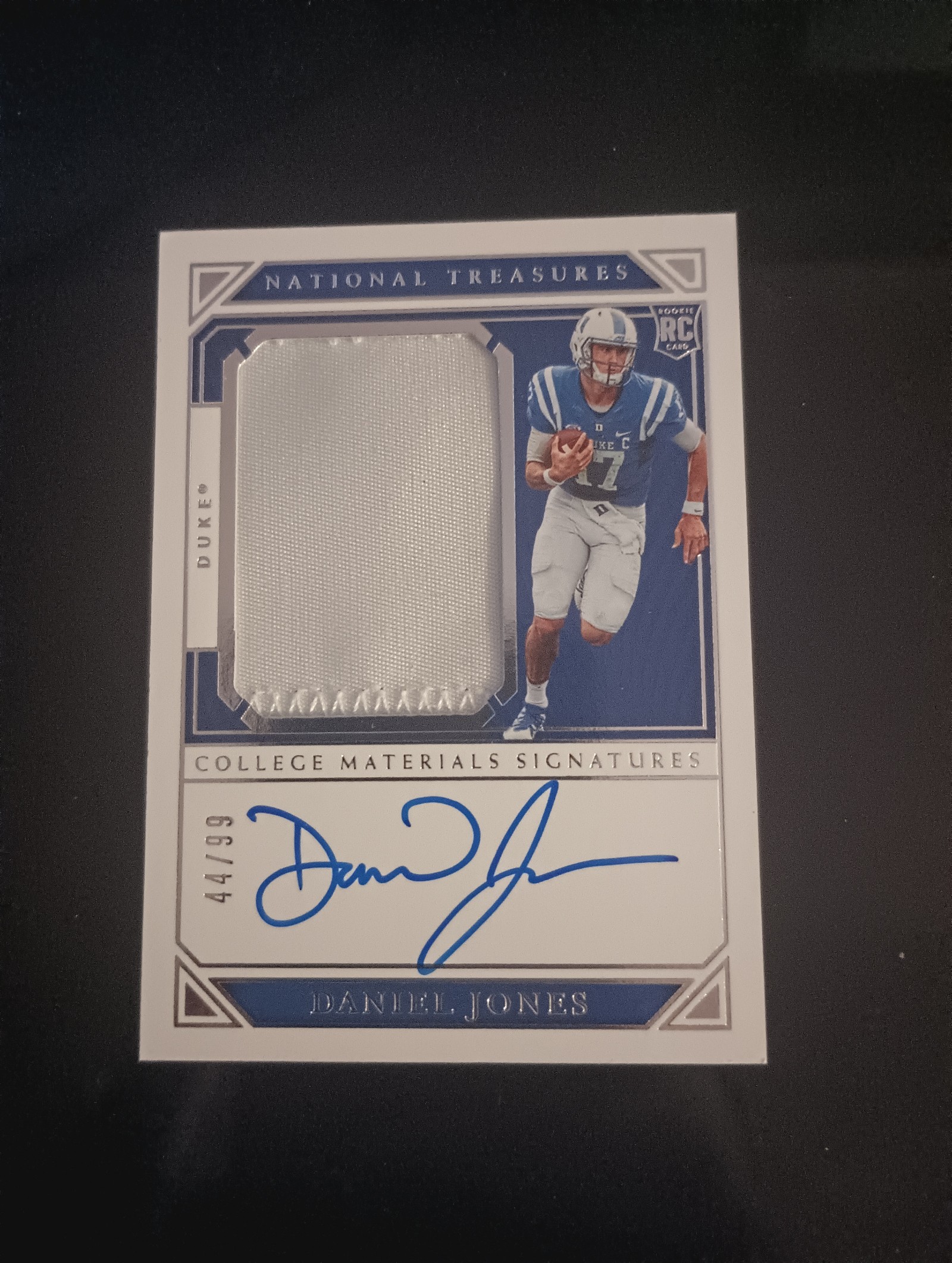 2019 Panini National Treasures Collegiate Daniel Jones Rookie Autograph NO.116