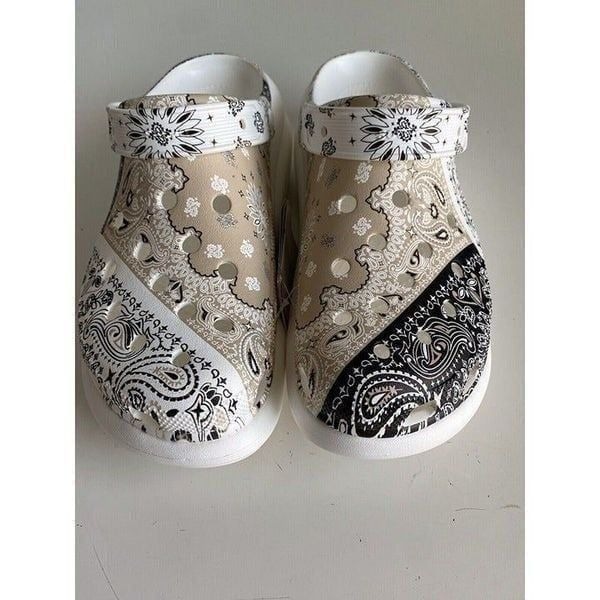Crocs Classic Crush Bandana Clog Paisley White Slip On 208119-2ZM Men’s Sz 11