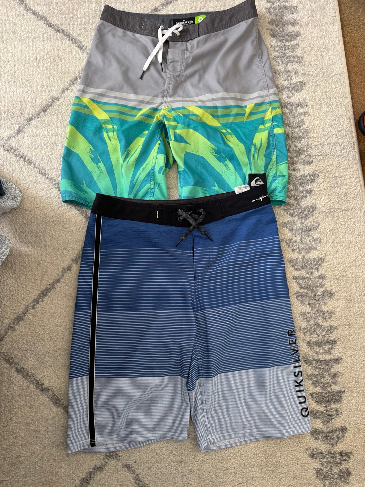 Quicksilver board shorts size 28