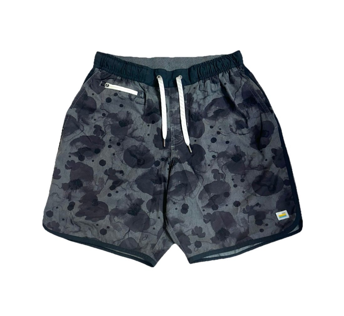 Vuori Men’s size Small Banks Shorts Grey/Black Oregano Camo Flower 7.5 Inseam