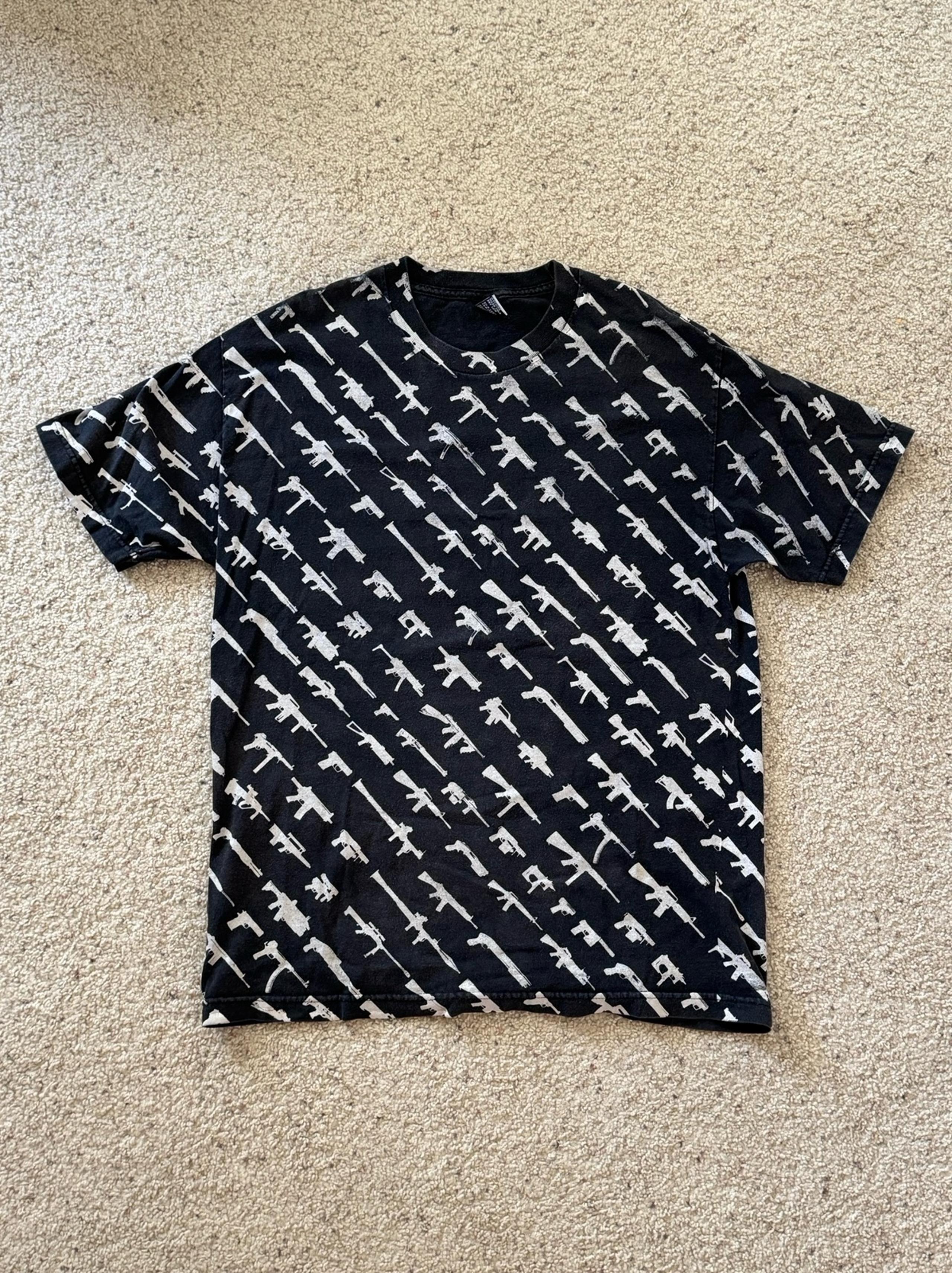 Y2K Rogue Status Gun Show Shirt Size Large