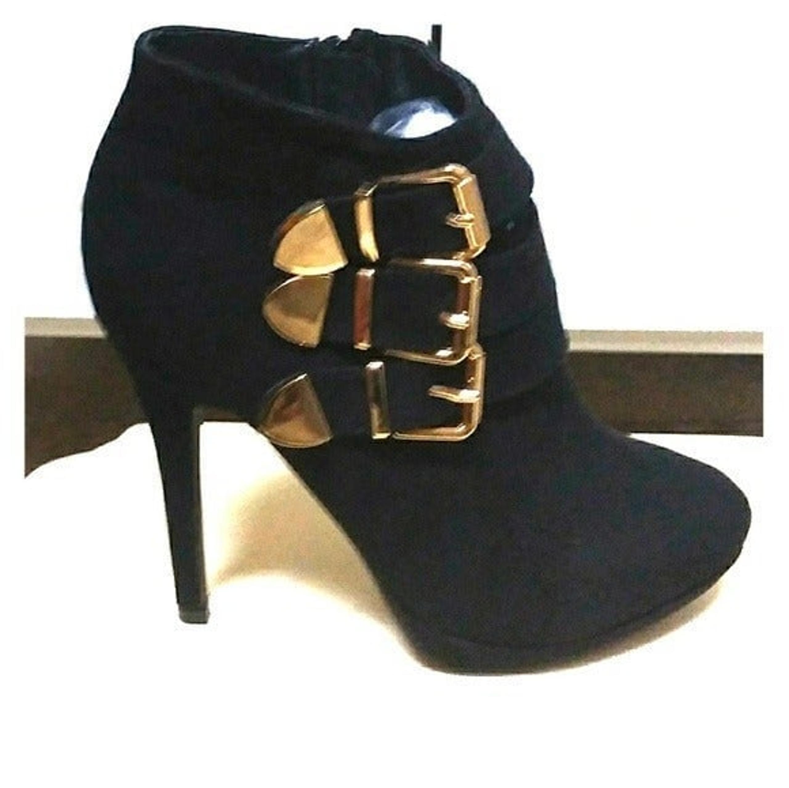 NEW WOMEN'S 3 BUCKLE BOOTIE-BLK size 8