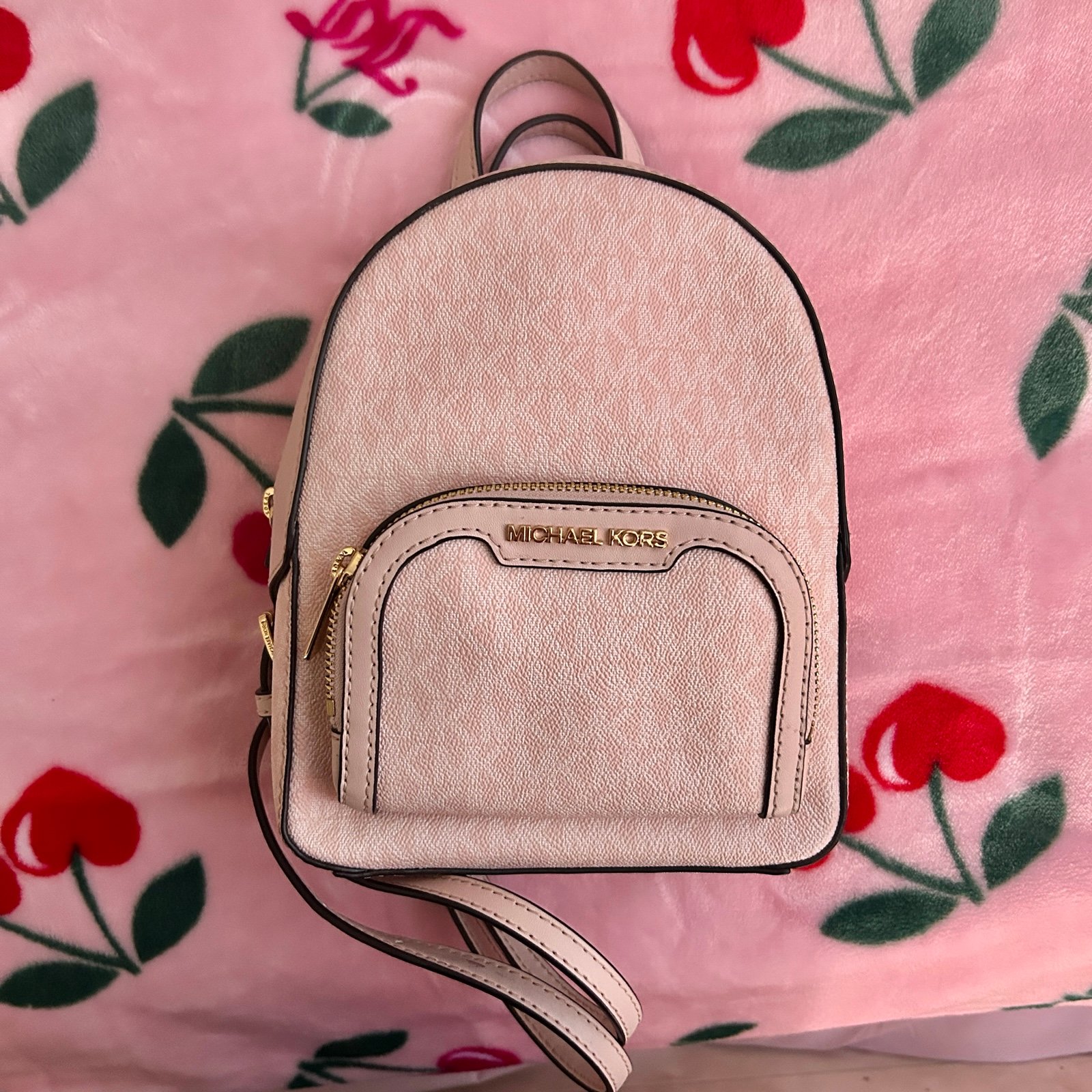 Michael kors mini backpack pink