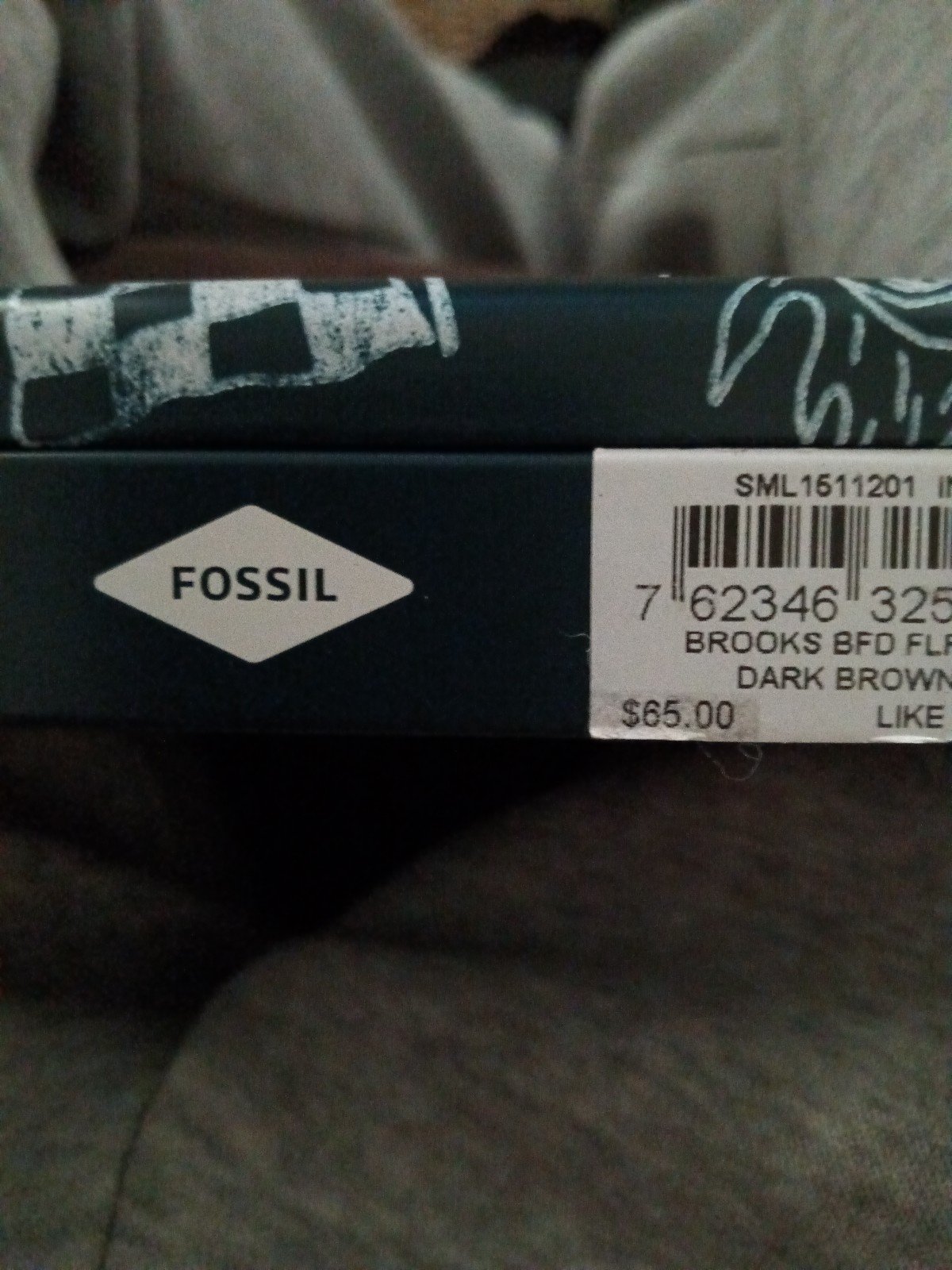 RFID PROTECTOR Fossil wallet that is genuine leather and still in the Fossil tin