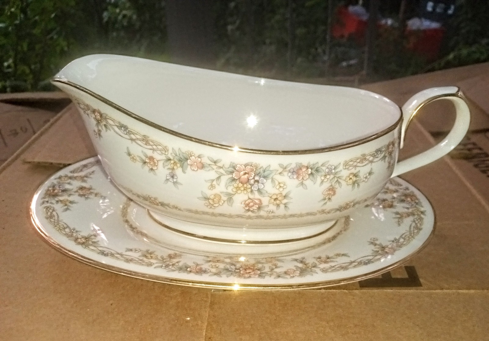 Noritake GALLERY gravy boat and underplate