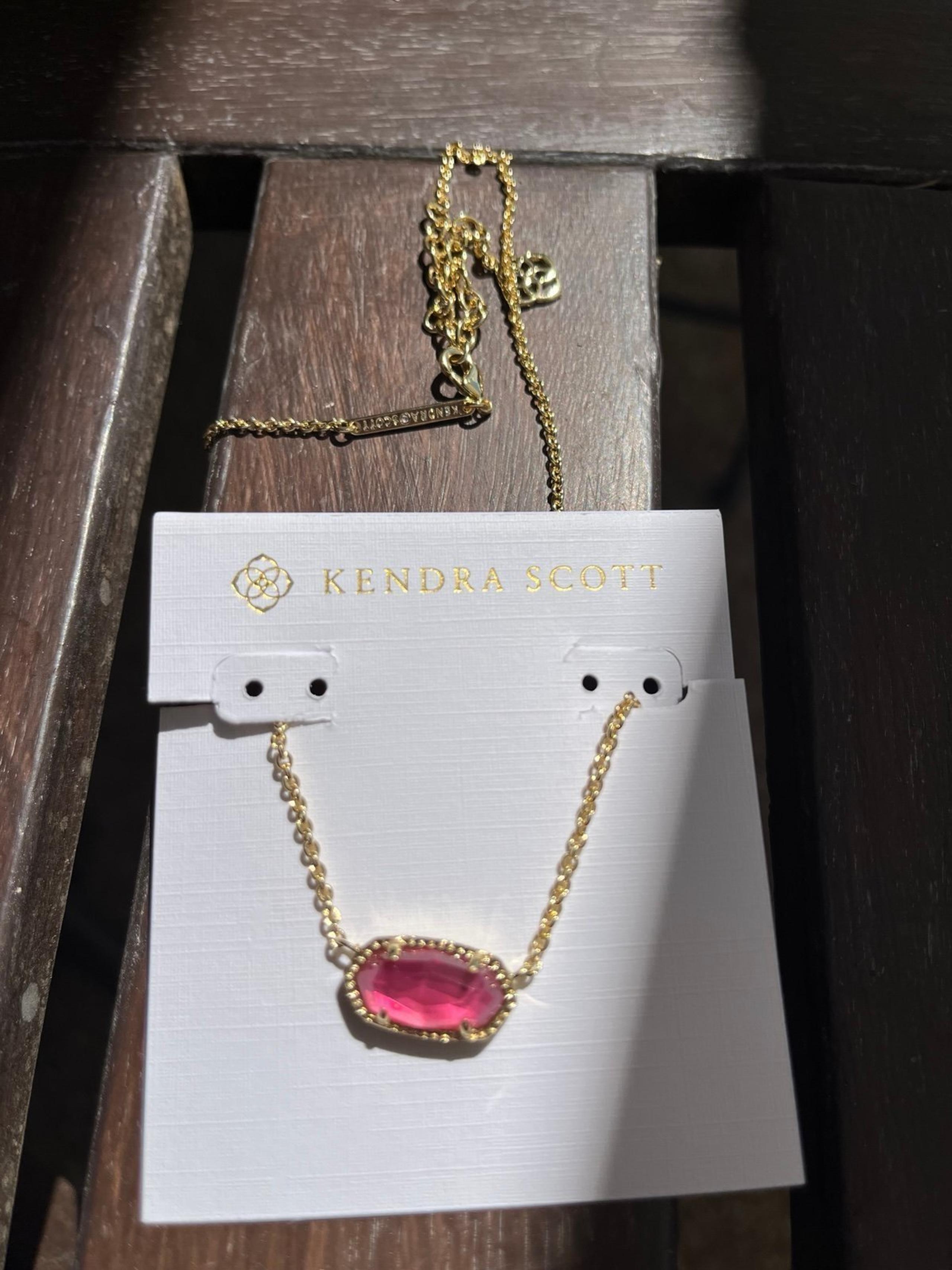 ✨New Kendra Scott Elisa Oval Pendant Short Necklace in Azalea Illusion Gold✨