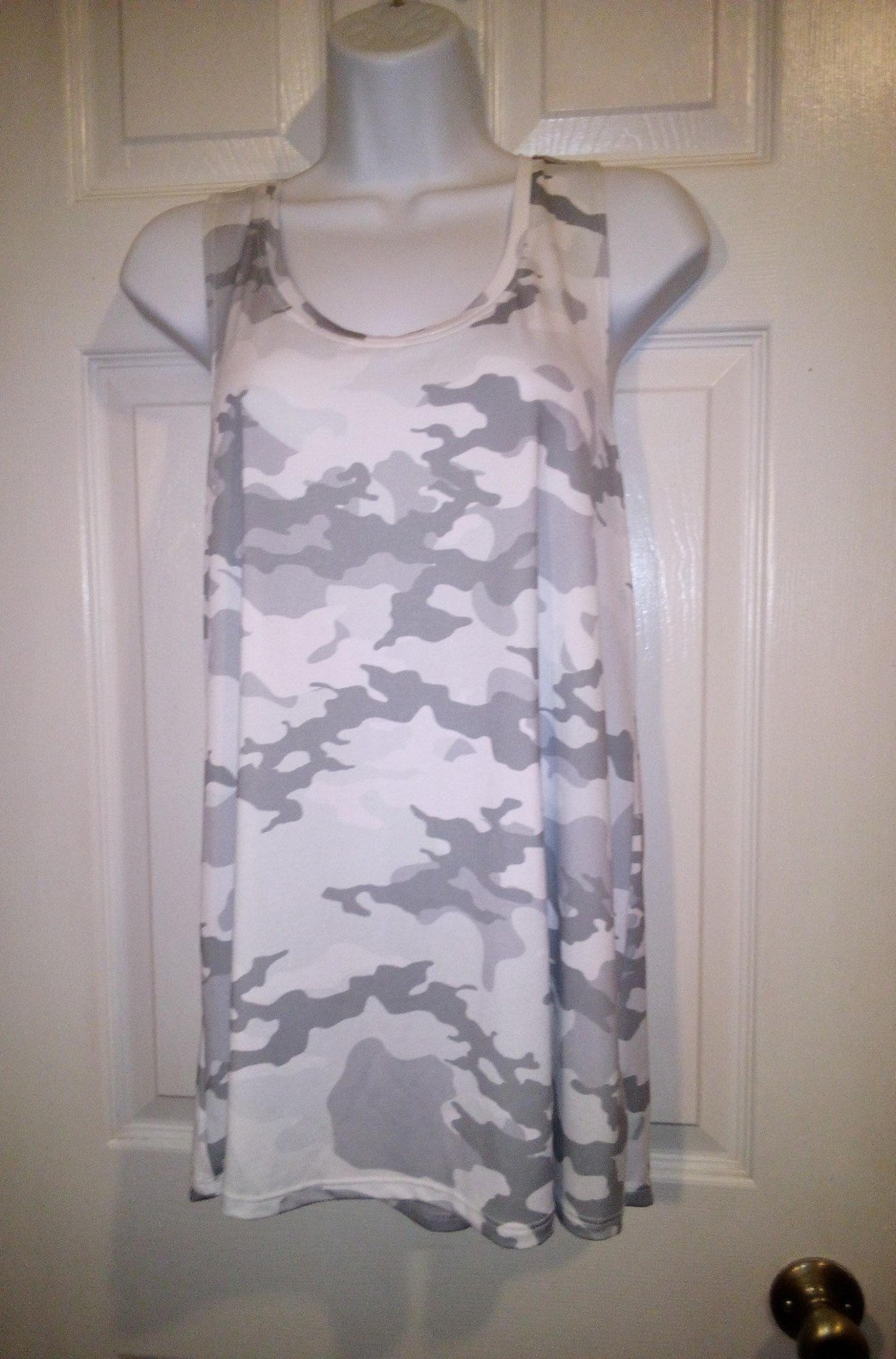 Athletic Works Gray & White Camouflage Active Wear Tank Top Size Medium