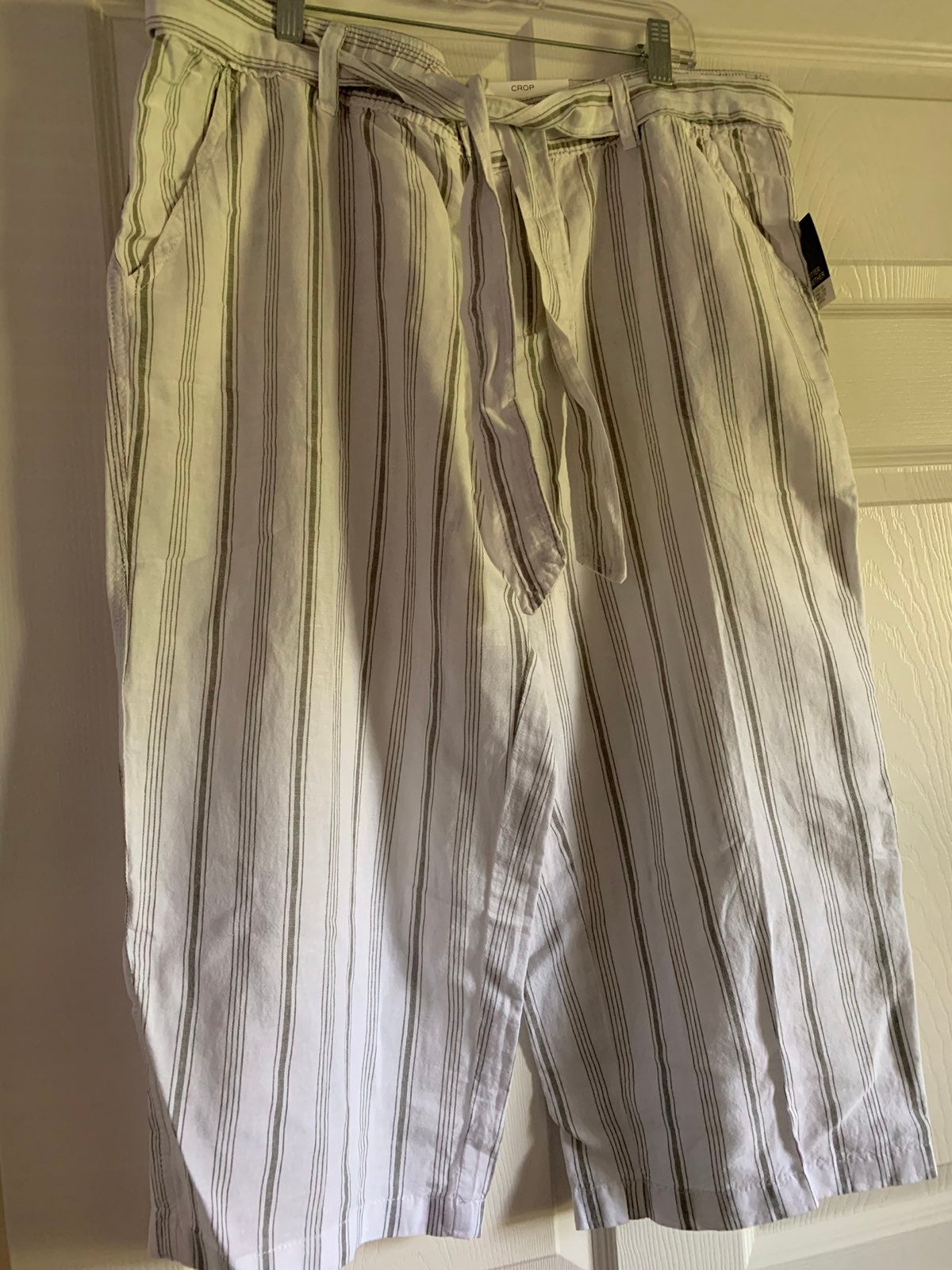 Liz Claiborne linen capris