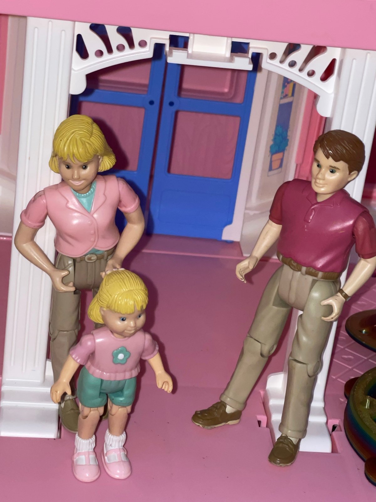 1998 squeeze legs and rocks mom dad girl & sandbox with lid