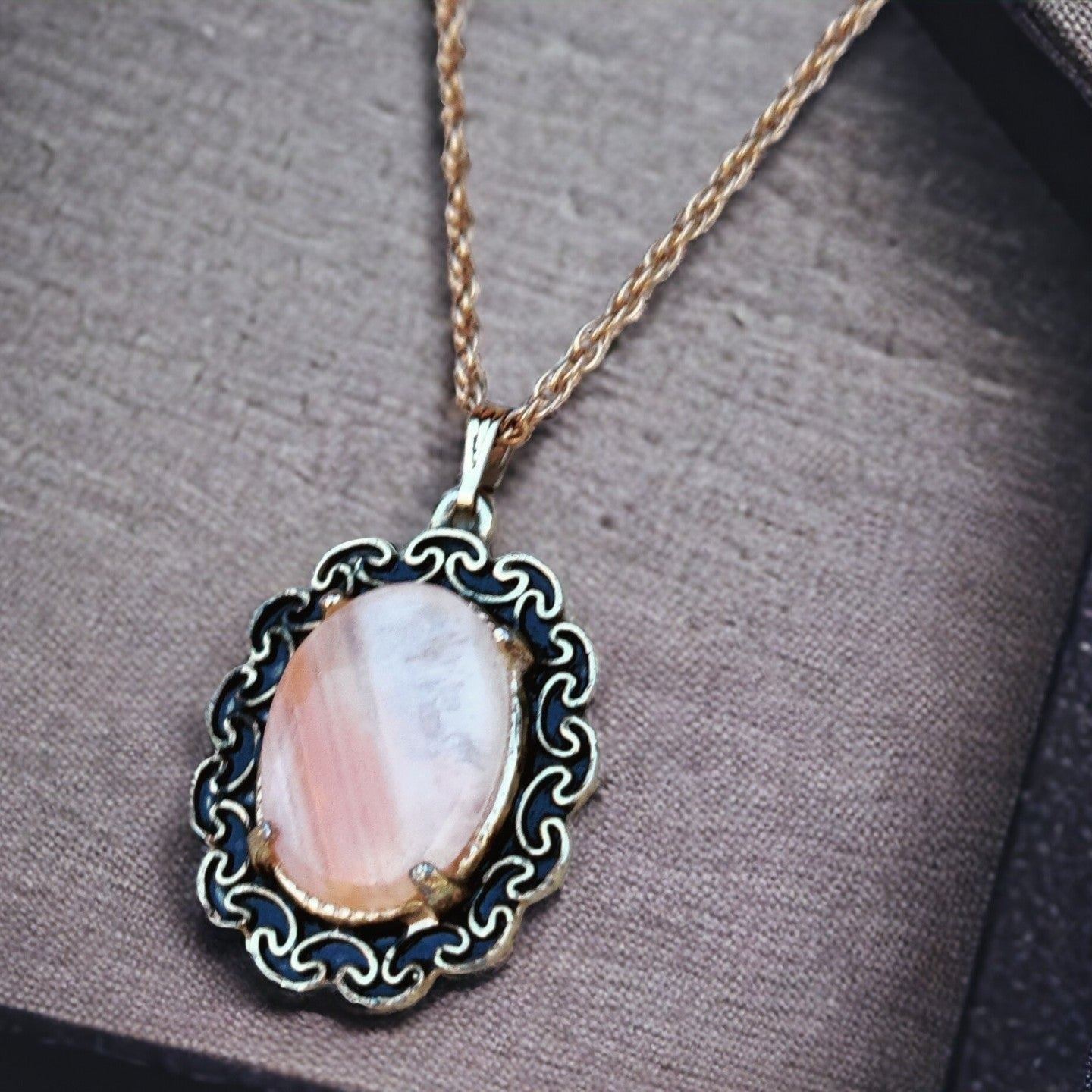 Antique agate pendant necklace