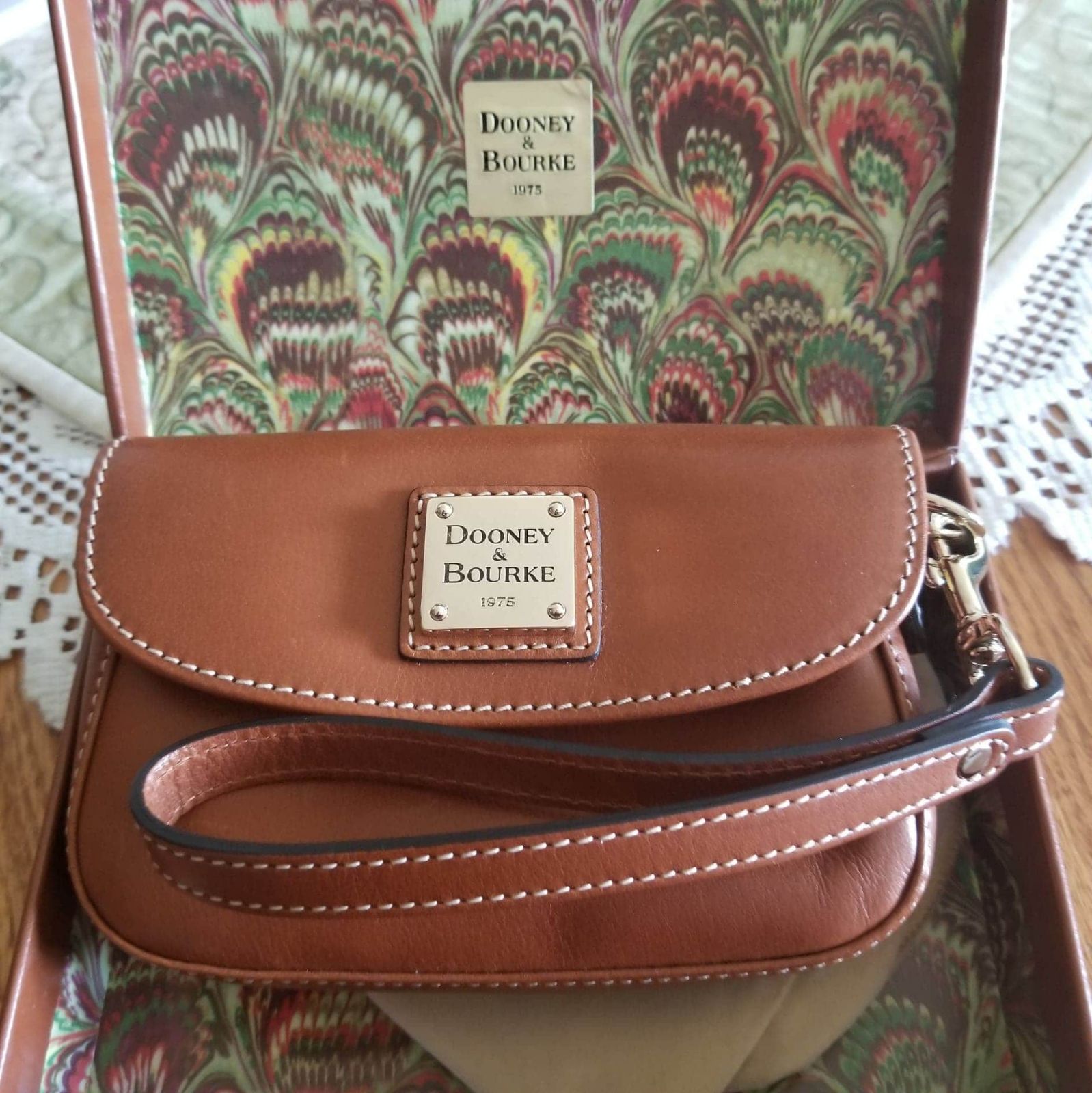 Dooney and Bourke clutch purse/walle