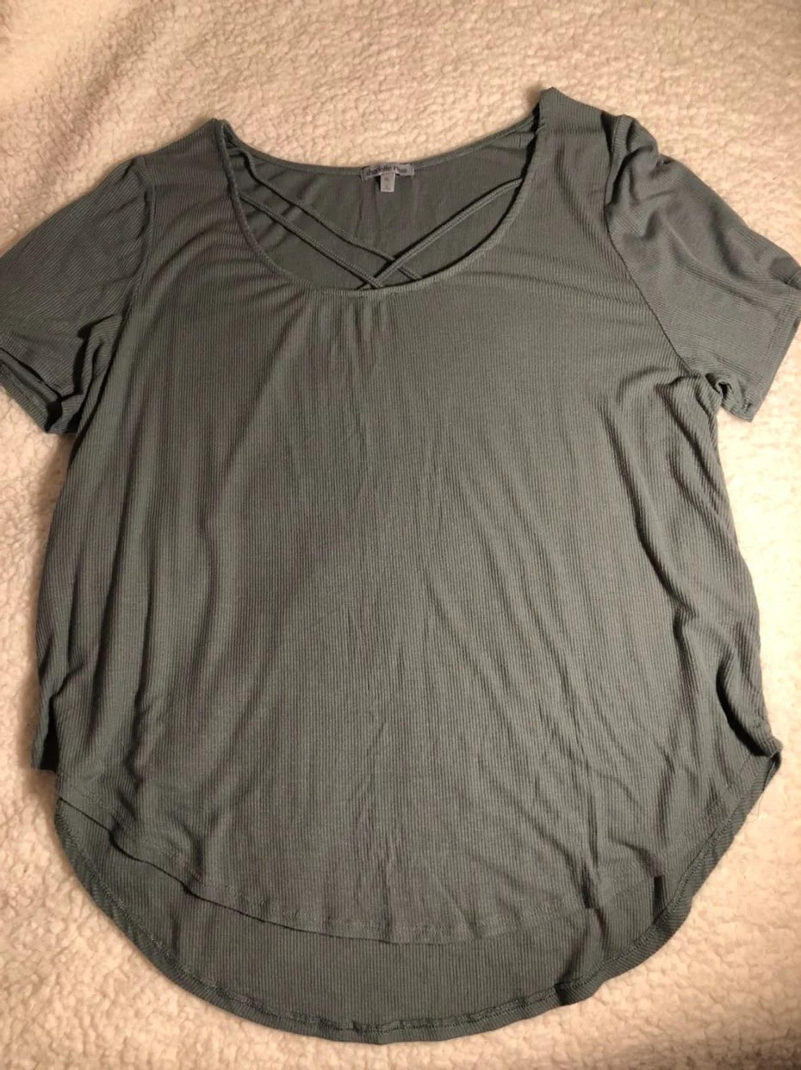Green Flowy Tee