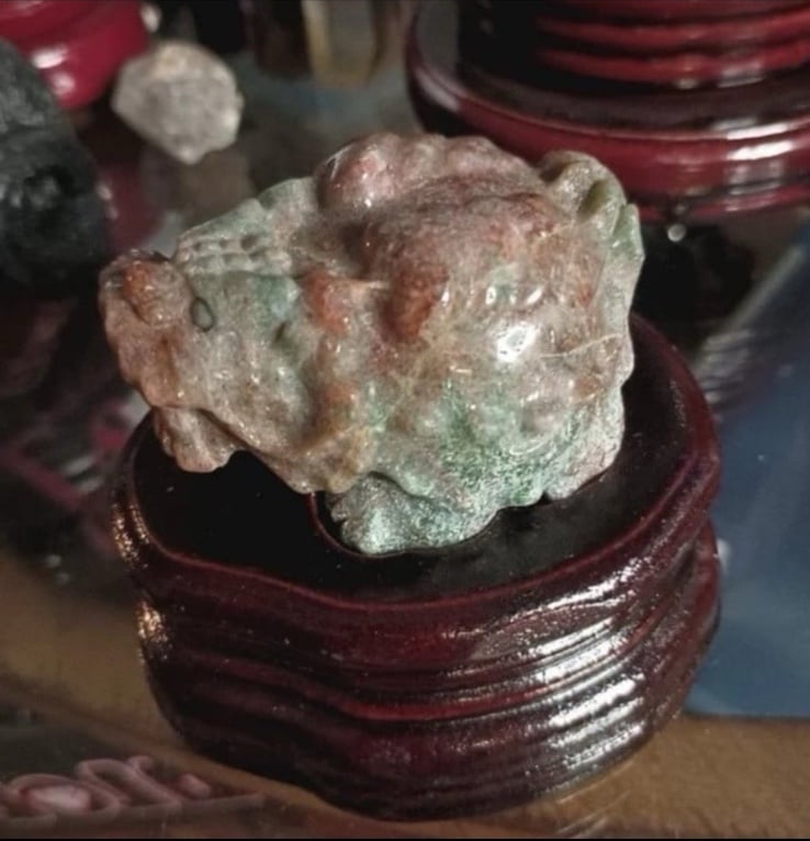Nunderite pixu rare crystal material