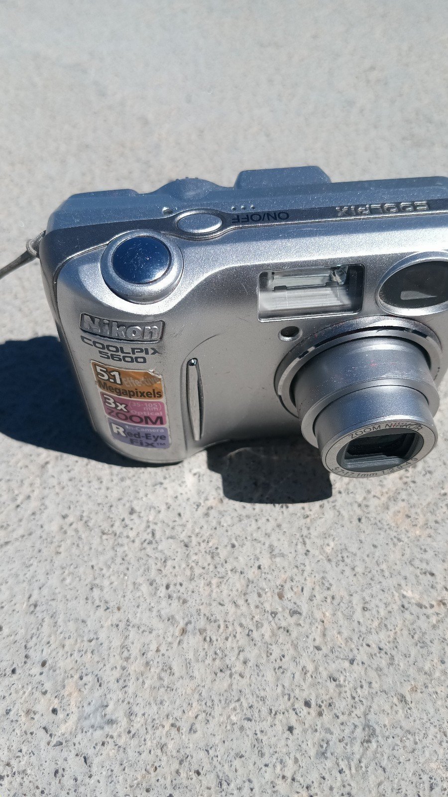 Nikon Coolpix E5600 Digital Camera