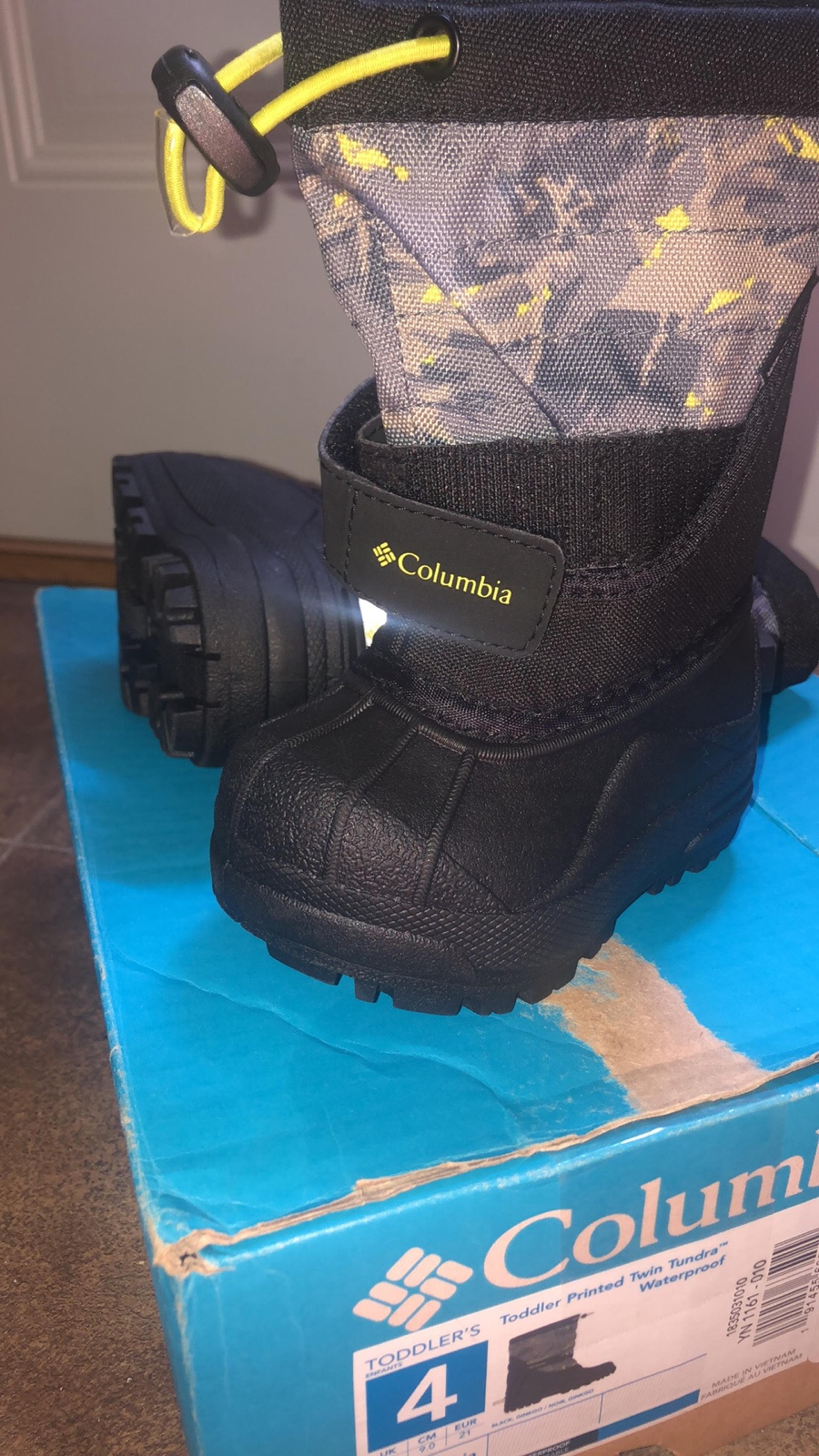 Snow boots