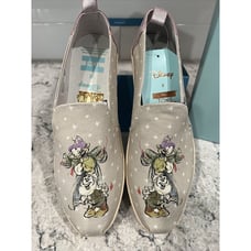Disney x Toms Seven Dwarfs Printed Canvas Slip Ons Women's Size 9 Lilac New