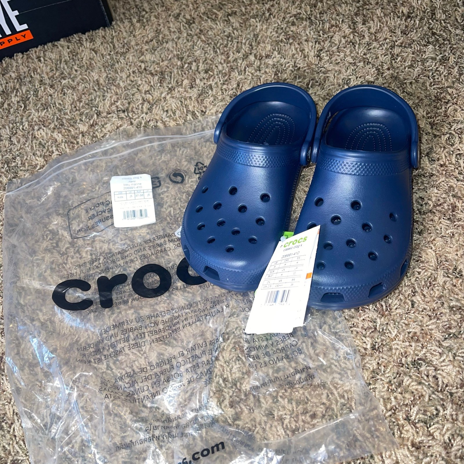 New Crocs Big Kids' Classic Clogs Navy Size J4 206991-410
