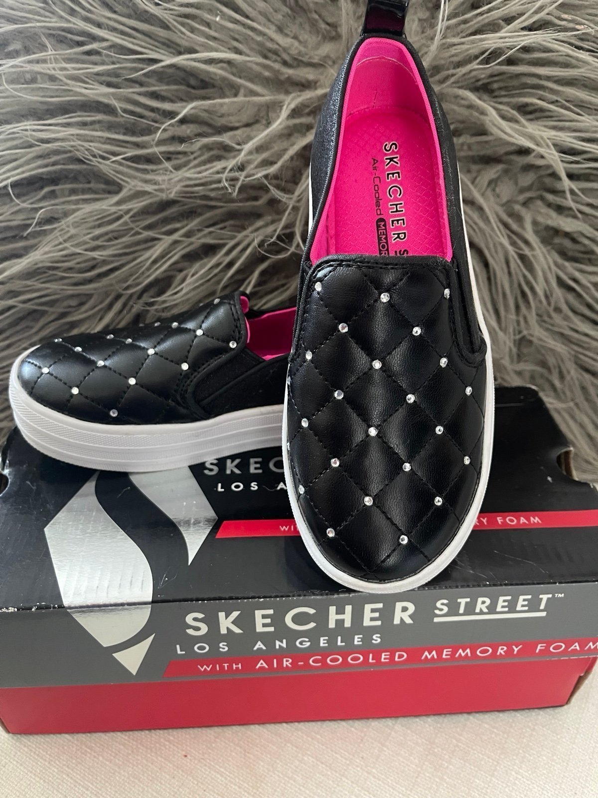Girl’s Shiny Skechers Sz 11
