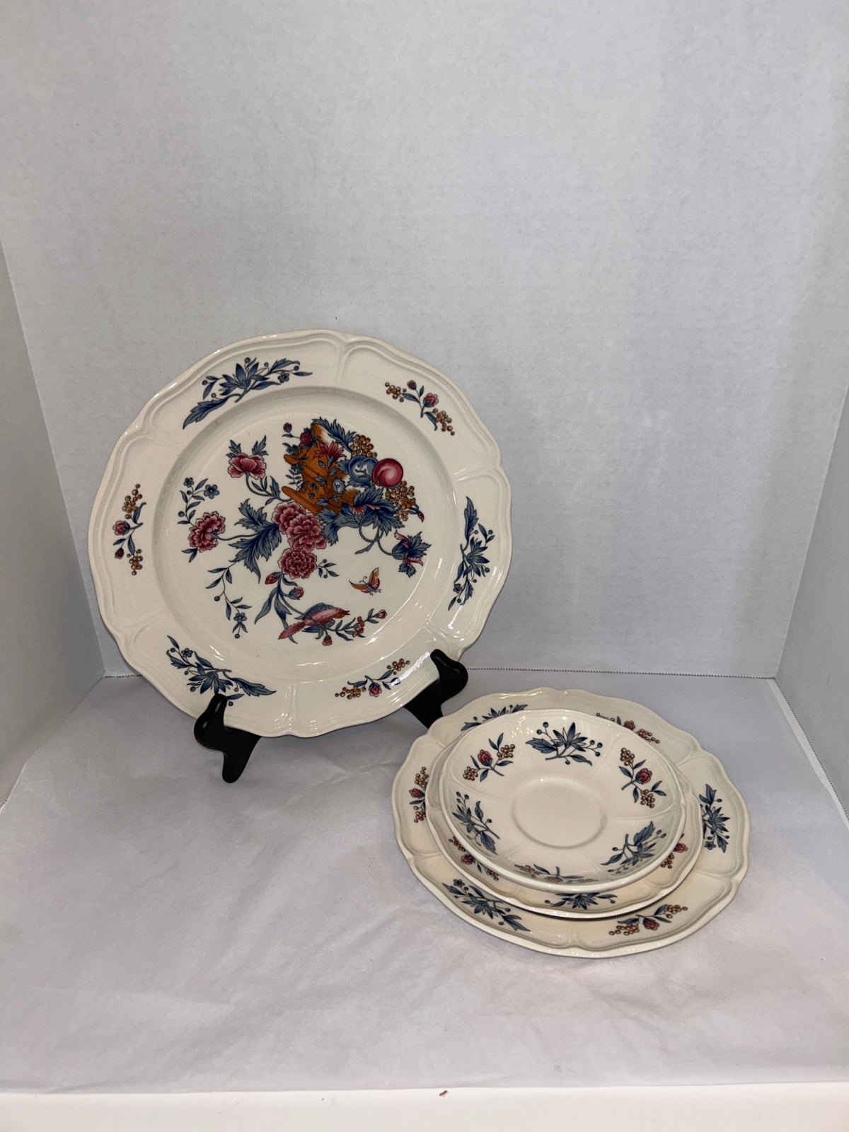 Wedgwood Williamsburg Collection Potpourri 4 Pc Place Setting