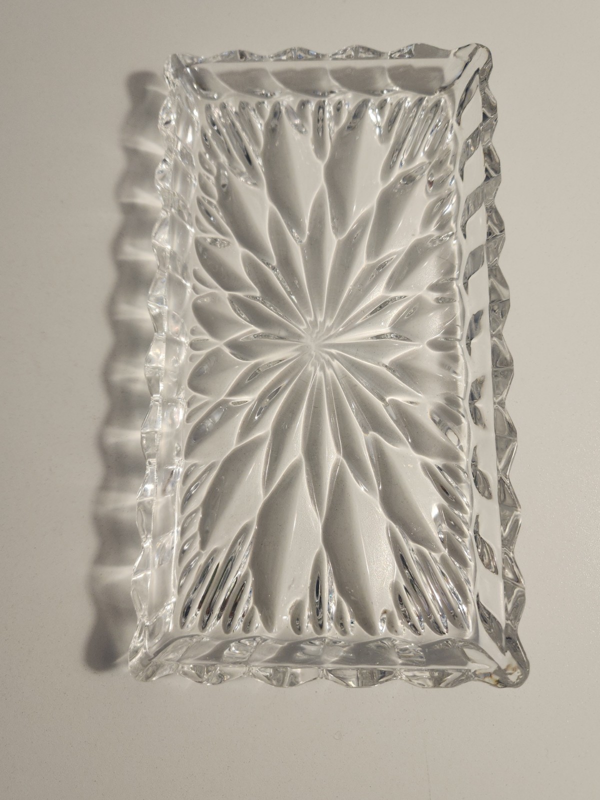 STUNNING VINTAGE CUT CLEAR CRYSTAL BUTTER/SERVING TRAY. Intricate design.