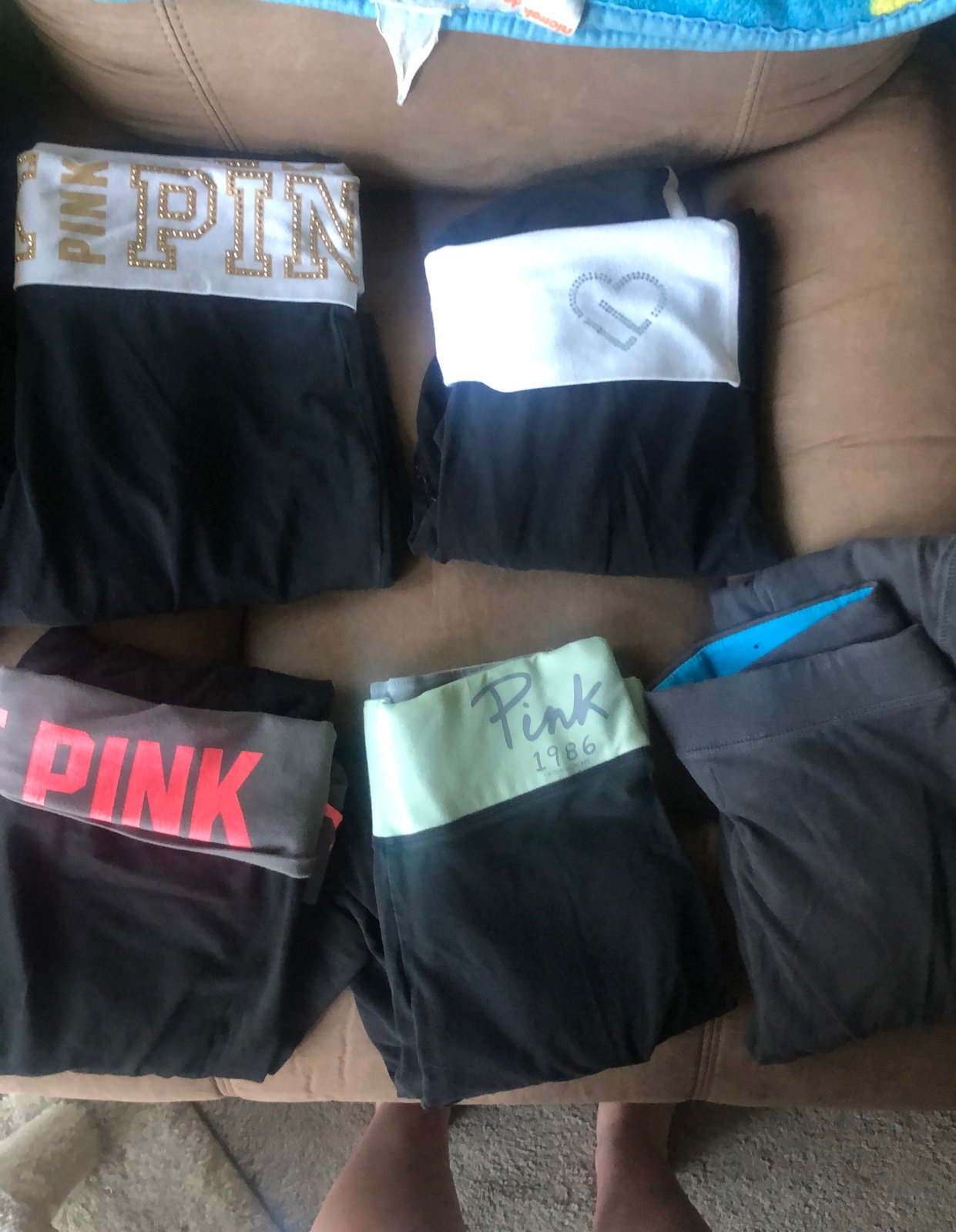 Bundle 5 leggings, 3 VS, 1 hollister, and 1 off brand VS look alike
