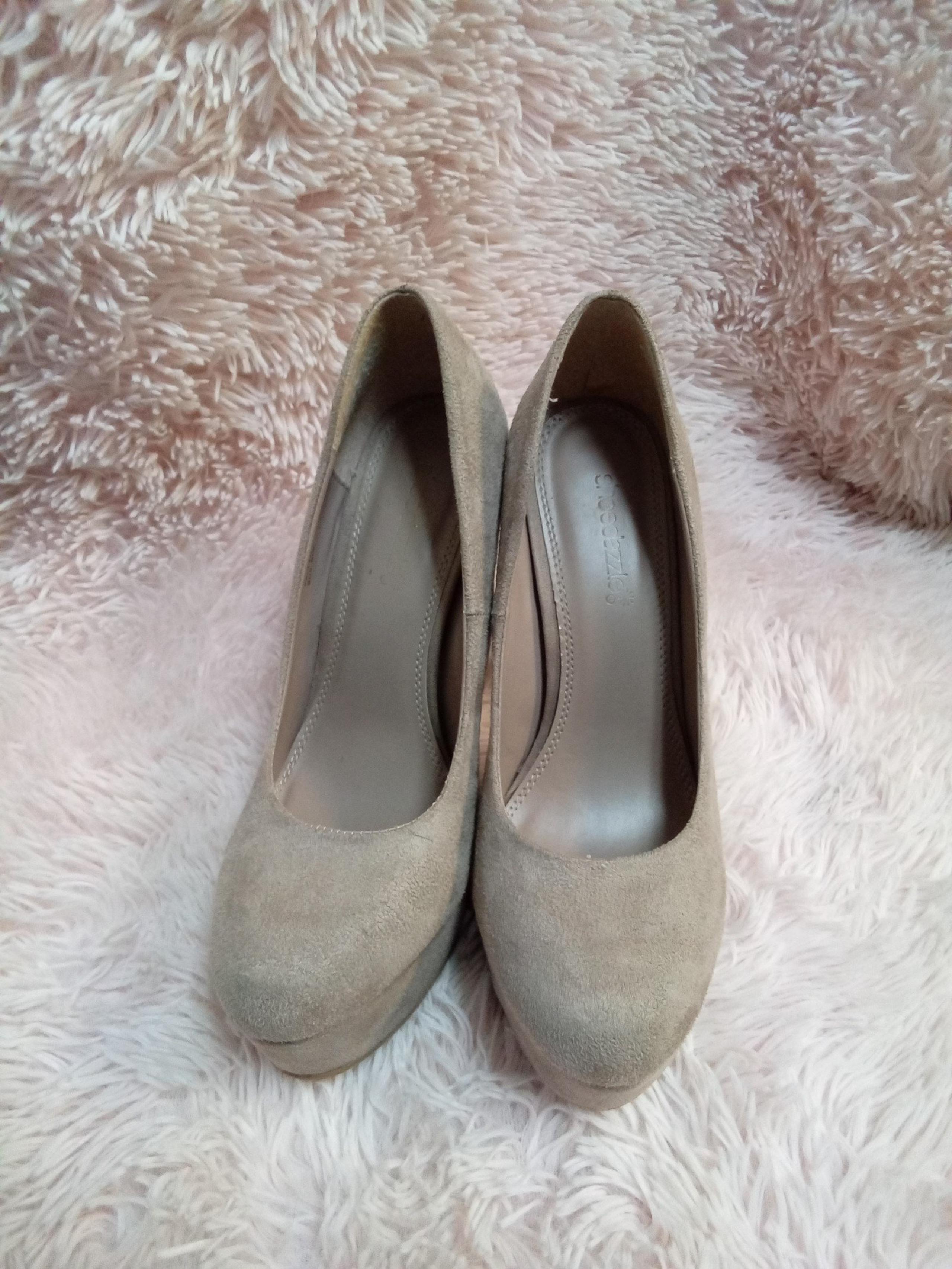 Shoe Dazzle Tan Nude Suede Platform High Heels Pumps Shoes Size 8